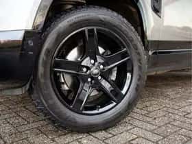 Land Rover Defender (2024) thumbnail 16
