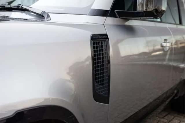 Land Rover Defender (2023) thumbnail 17