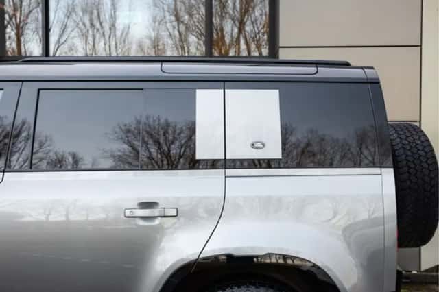 Land Rover Defender (2023) thumbnail 22