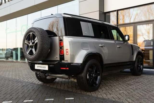 Land Rover Defender (2023) thumbnail 25