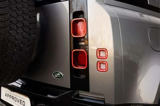 Land Rover Defender (2023) thumbnail 26