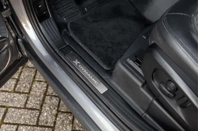 Land Rover Defender (2023) thumbnail 29