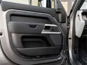 Land Rover Defender (2024) thumbnail 30