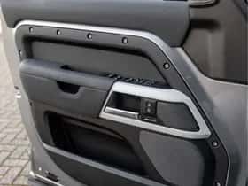 Land Rover Defender (2024) thumbnail 31