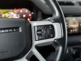 Land Rover Defender (2024) thumbnail 32