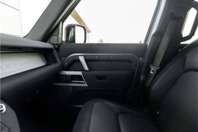 Land Rover Defender (2023) thumbnail 37