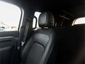 Land Rover Defender (2024) thumbnail 38