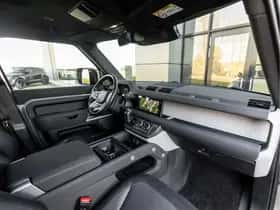 Land Rover Defender (2024) thumbnail 39