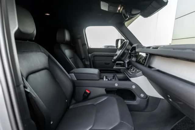 Land Rover Defender (2023) thumbnail 40