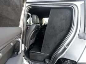 Land Rover Defender (2024) thumbnail 5