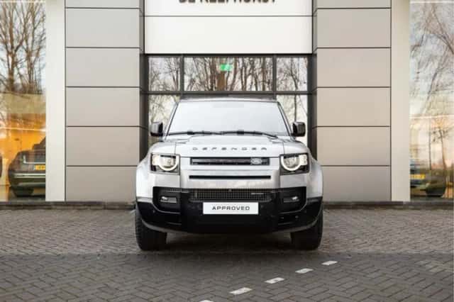 Land Rover Defender (2023) thumbnail 6