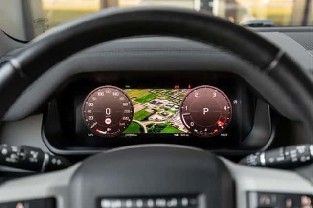 Land Rover Defender (2023) thumbnail 10