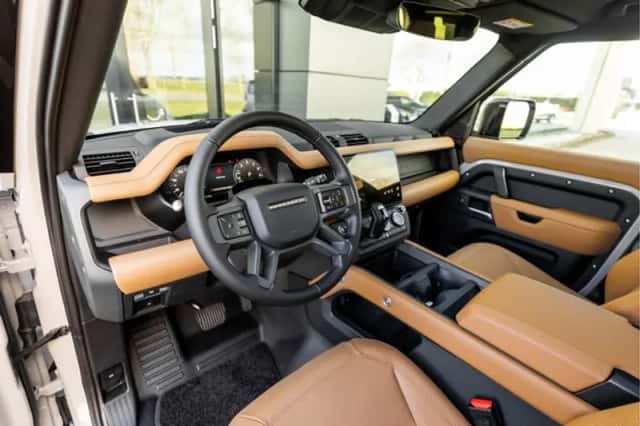 Land Rover Defender (2026) thumbnail 3