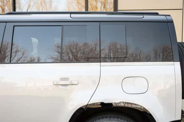 Land Rover Defender (2026) thumbnail 23