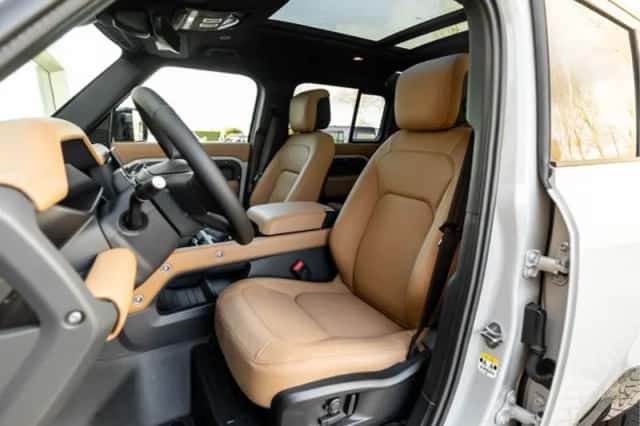 Land Rover Defender (2026) thumbnail 4