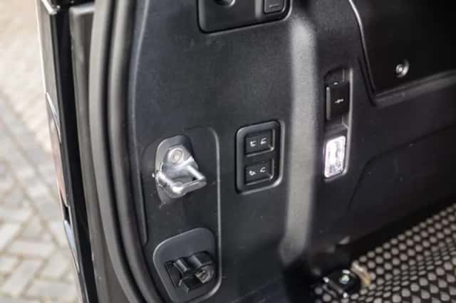 Land Rover Defender (2026) thumbnail 32