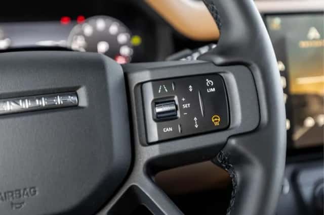 Land Rover Defender (2026) thumbnail 37