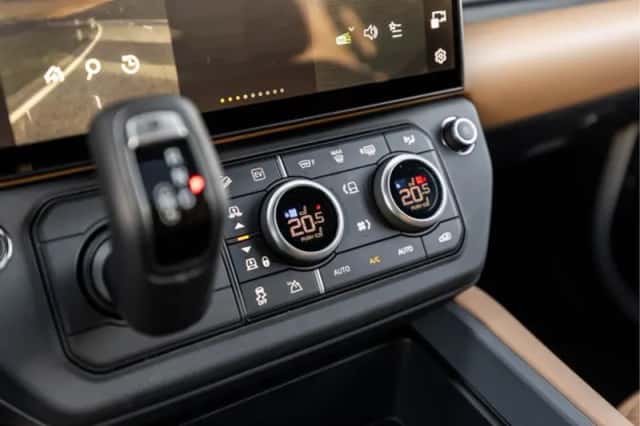 Land Rover Defender (2026) thumbnail 40