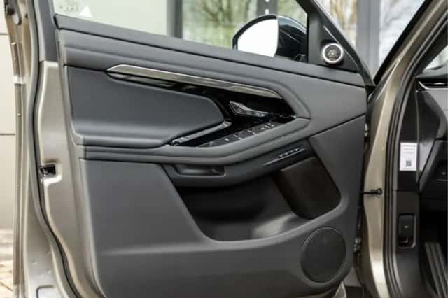 Land Rover Range Rover Evoque (2024) thumbnail 33