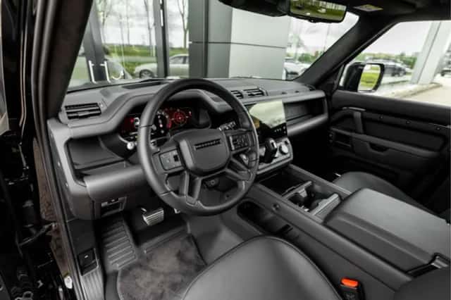 Land Rover Defender (2026) thumbnail 3