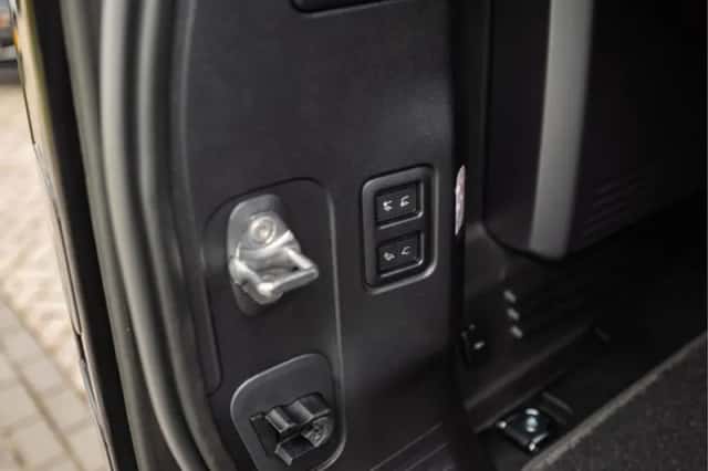 Land Rover Defender (2026) thumbnail 33