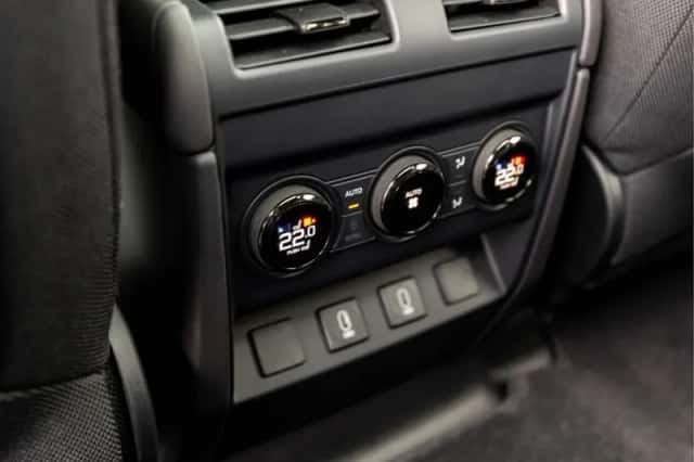 Land Rover Defender (2026) thumbnail 48