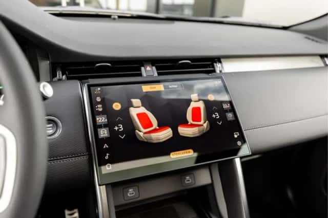 Land Rover Discovery Sport (2026) thumbnail 15