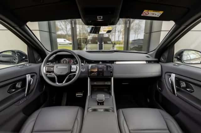 Land Rover Discovery Sport (2026) thumbnail 18