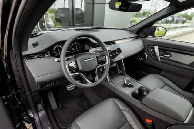 Land Rover Discovery Sport (2026) thumbnail 3