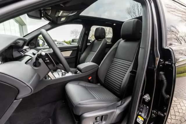Land Rover Discovery Sport (2026) thumbnail 4