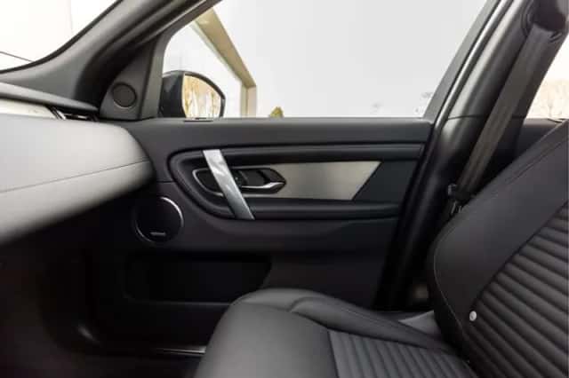 Land Rover Discovery Sport (2026) thumbnail 44