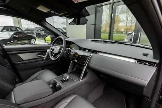 Land Rover Discovery Sport (2026) thumbnail 48