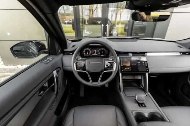 Land Rover Discovery Sport (2026) thumbnail 10