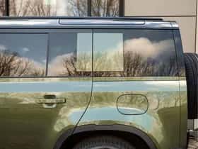 Land Rover Defender thumbnail 23