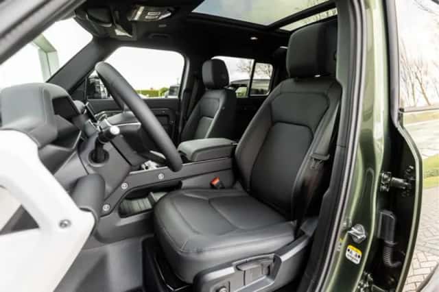 Land Rover Defender (2026) thumbnail 4