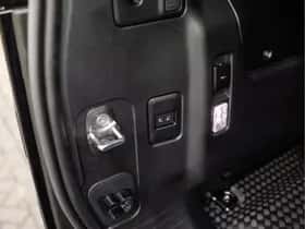 Land Rover Defender thumbnail 32