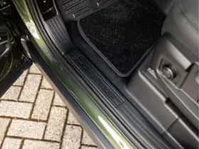 Land Rover Defender thumbnail 33