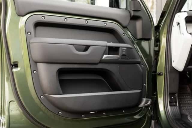 Land Rover Defender (2026) thumbnail 34