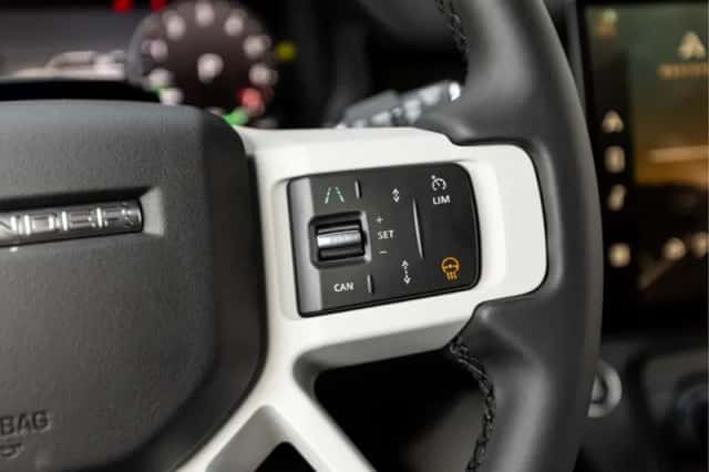 Land Rover Defender (2026) thumbnail 36
