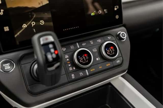 Land Rover Defender (2026) thumbnail 40