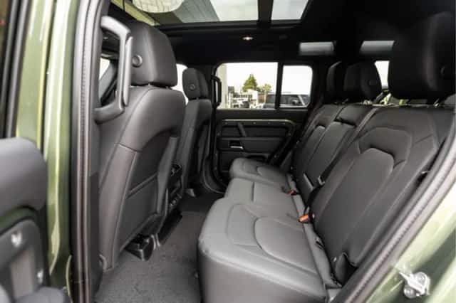 Land Rover Defender (2026) thumbnail 5