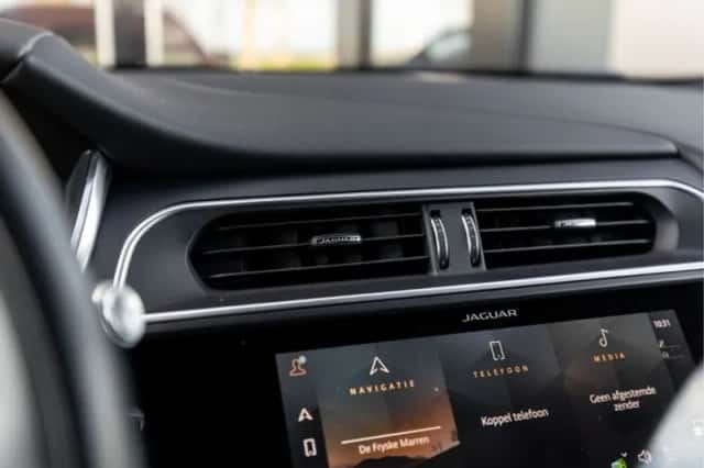 Jaguar I-Pace (2021) thumbnail 35