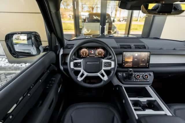 Land Rover Defender (2025) thumbnail 11