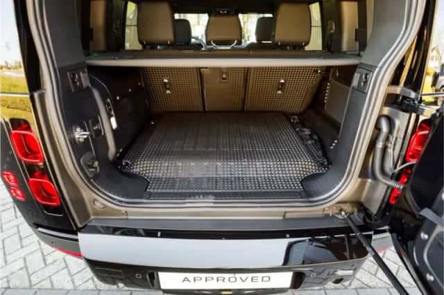 Land Rover Defender (2025) thumbnail 32