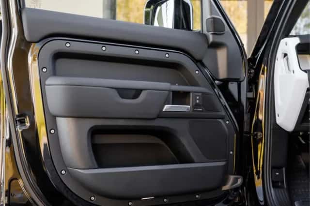 Land Rover Defender (2025) thumbnail 35