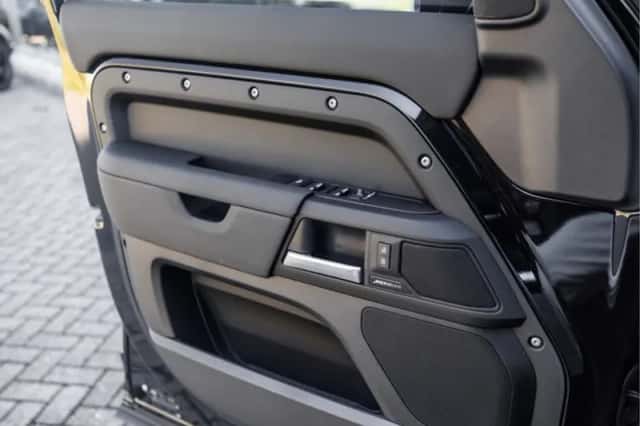 Land Rover Defender (2025) thumbnail 36