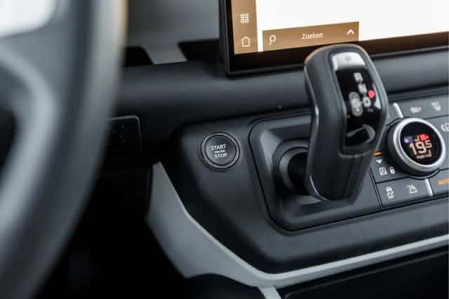 Land Rover Defender (2025) thumbnail 38