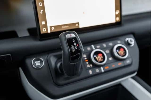 Land Rover Defender (2025) thumbnail 39