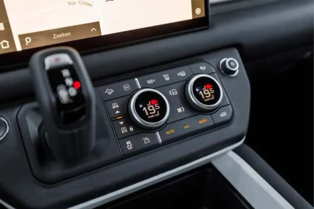 Land Rover Defender (2025) thumbnail 40