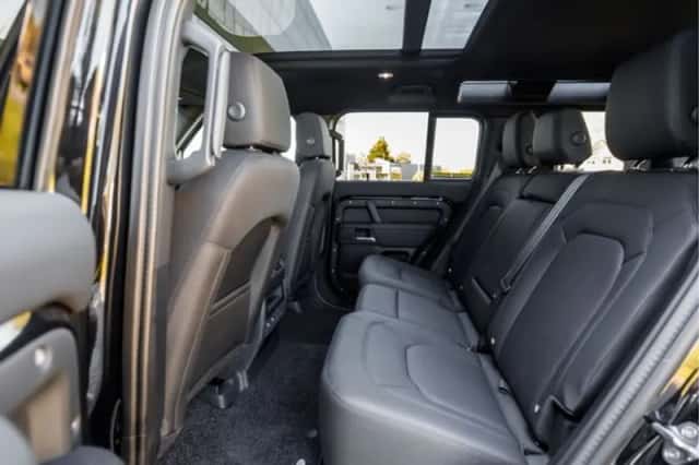 Land Rover Defender (2025) thumbnail 5
